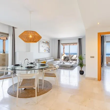 Casa Cifuentes - Penthouse 2br With Sea Views & Heated Pool Estepona